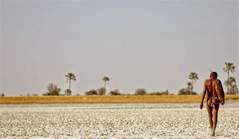 Den mystiska försvinnandet av San People från Kalahariöknen i södra Afrika under den femte århundradet: En studie av folkmigration, politisk makt och förändringar i klimatet